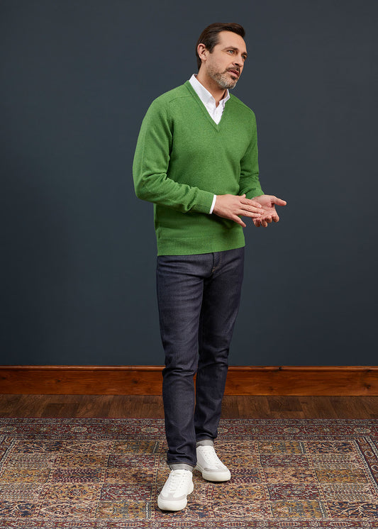Men's Lambswool Vee Neck Jumper in Green
