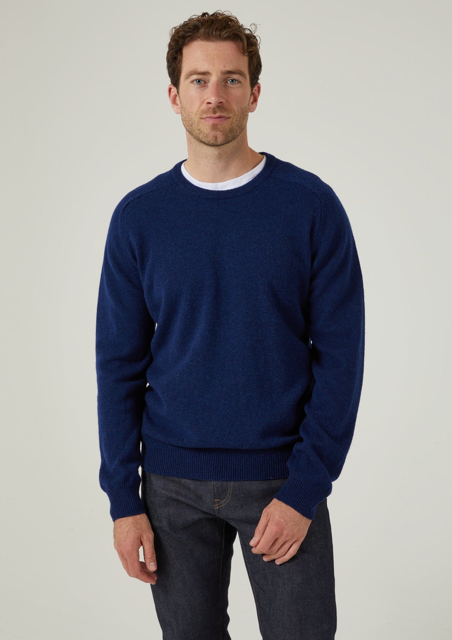 Maglione da uomo in lana d'agnello Dorset in indaco - vestibilità classica