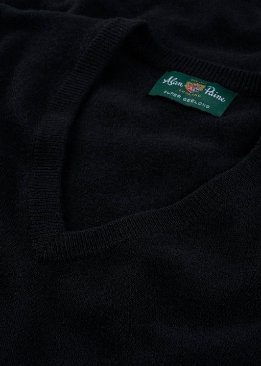 Men's Geelong Wool Vee Neck Jumper in Black