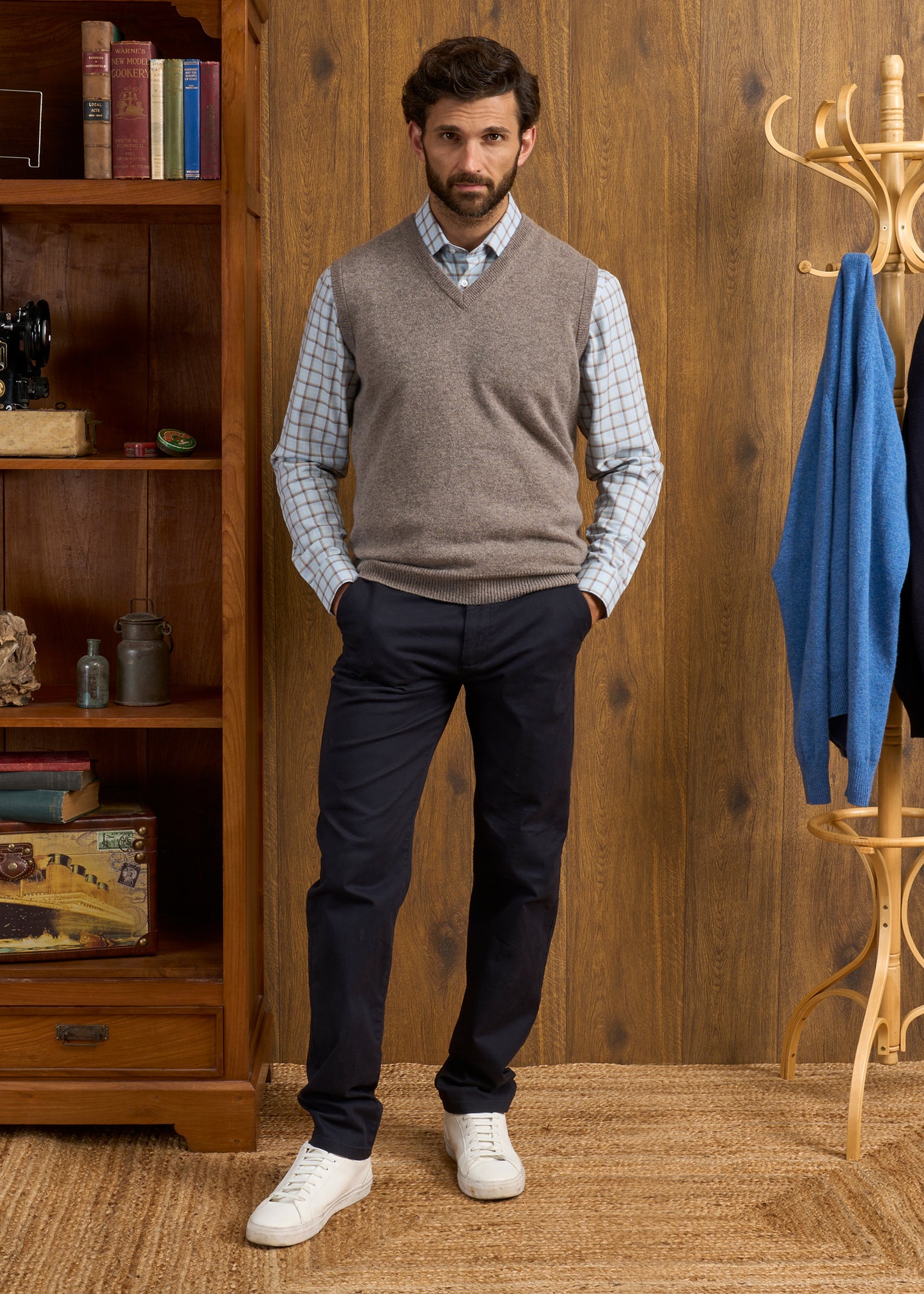Norfolk Men's Lambswool Slipover in Vole