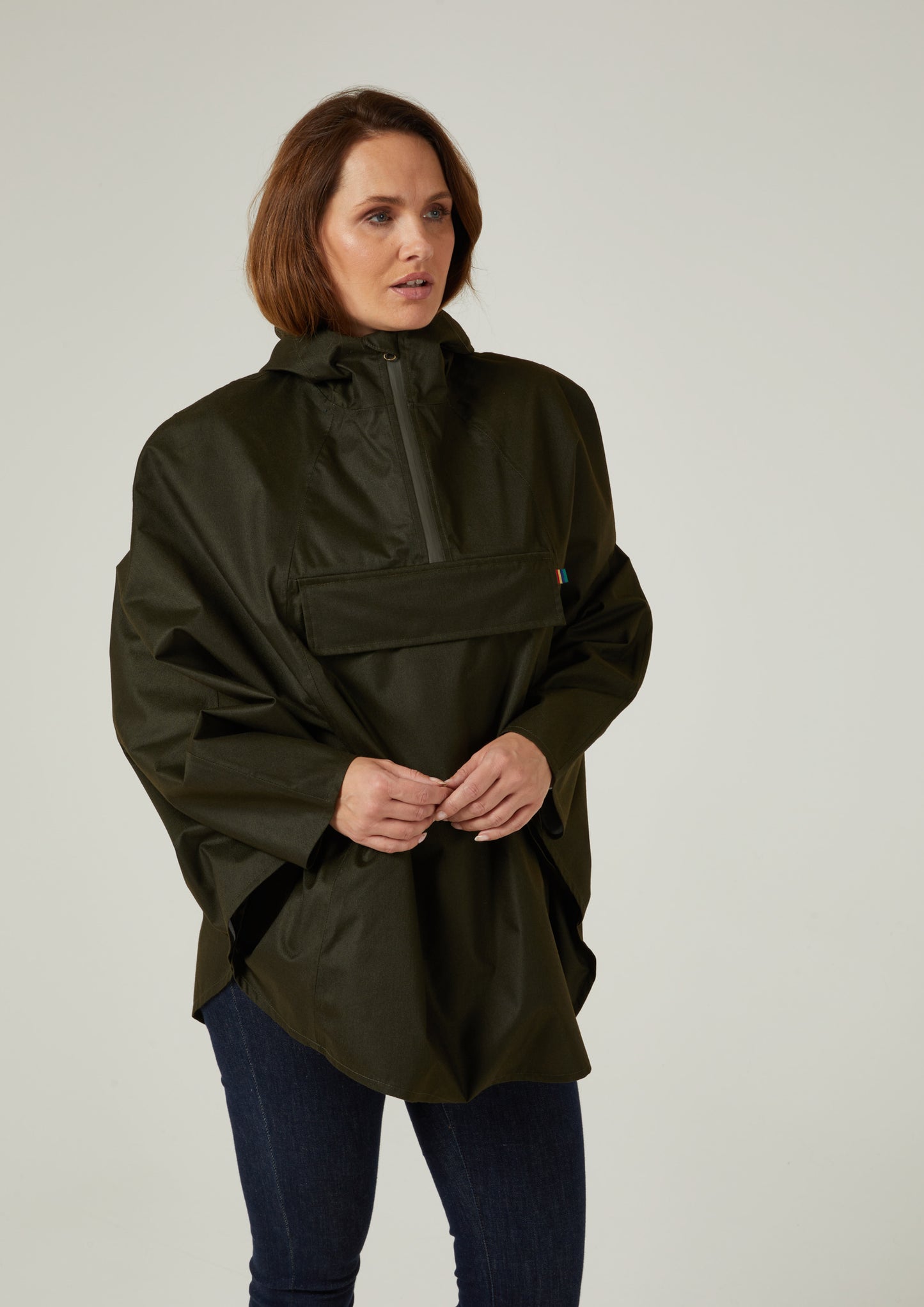 Mantella impermeabile Fernley da donna nel bosco