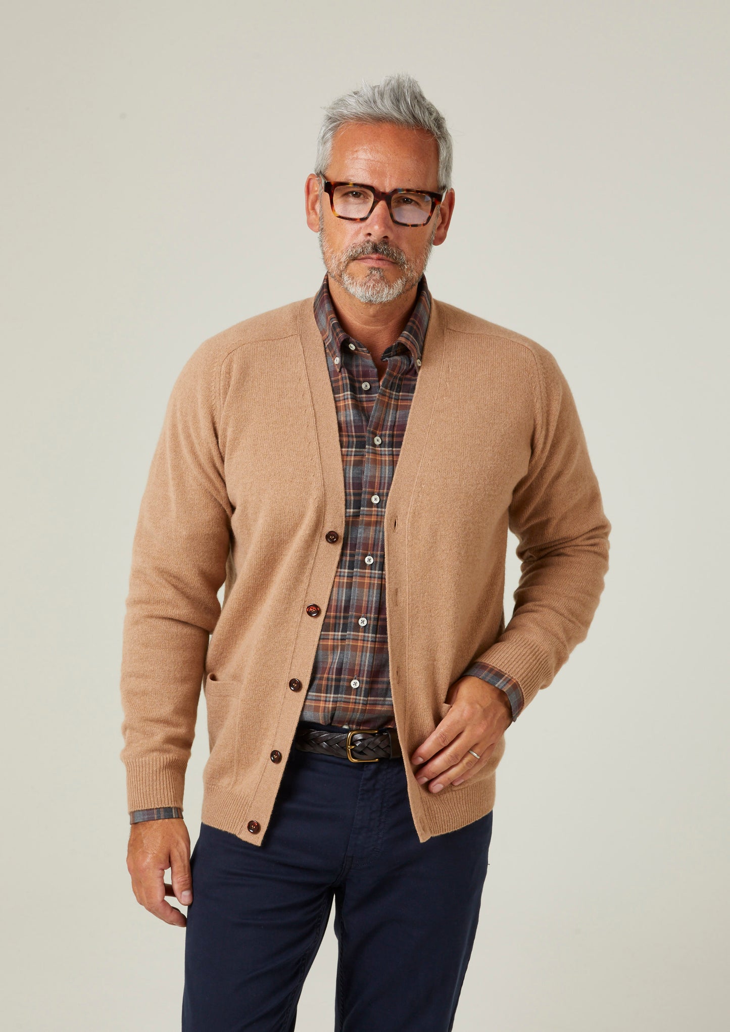 Cardigan in lana d'agnello della Cornovaglia in cammello - vestibilità classica