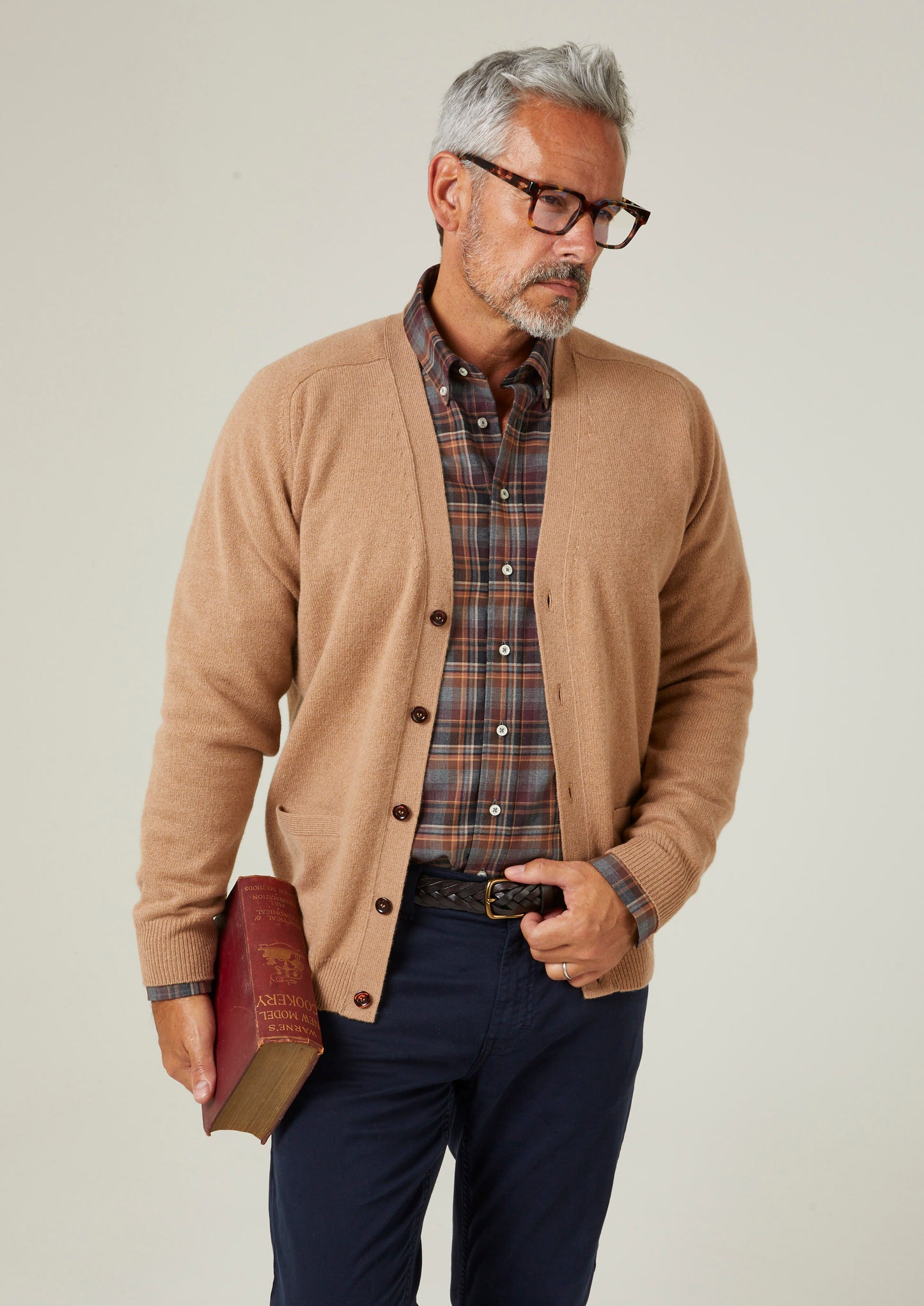 Cardigan in lana d'agnello della Cornovaglia in cammello - vestibilità classica