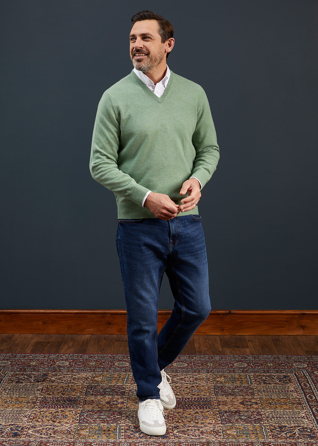 Men's Geelong Lambswool Vee Neck Jumper in Sage