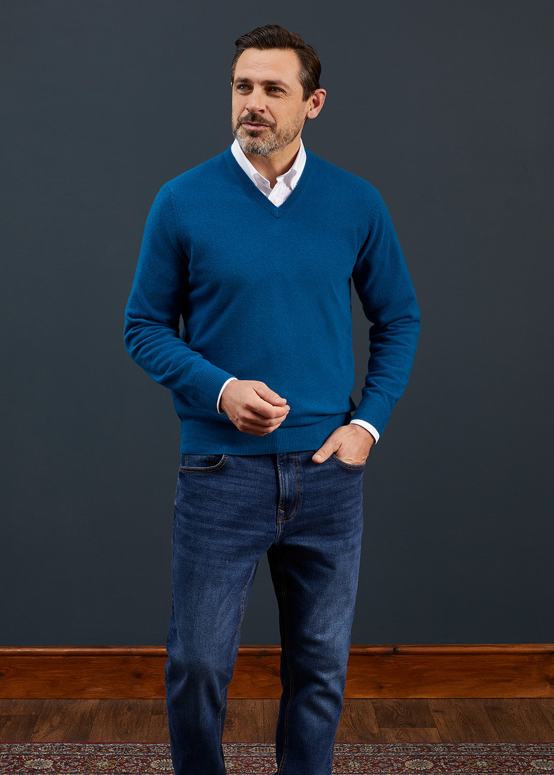 Men's Geelong Lambswool Vee Neck Jumper in Teal