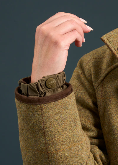 Combrook Ladies Tweed Shooting Coat In Grove
