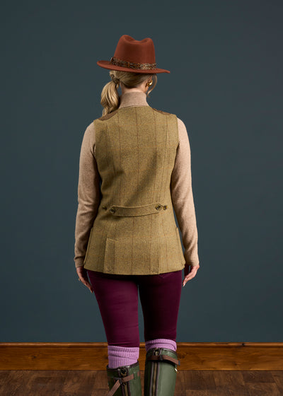 Combrook Ladies Tweed Shooting Waistcoat In Grove
