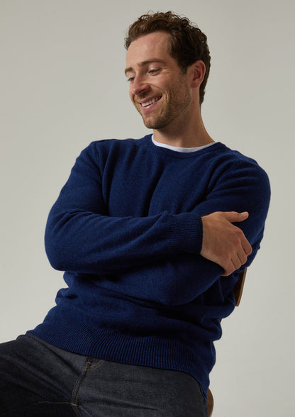Maglione da uomo in lana d'agnello Dorset in indaco - vestibilità classica