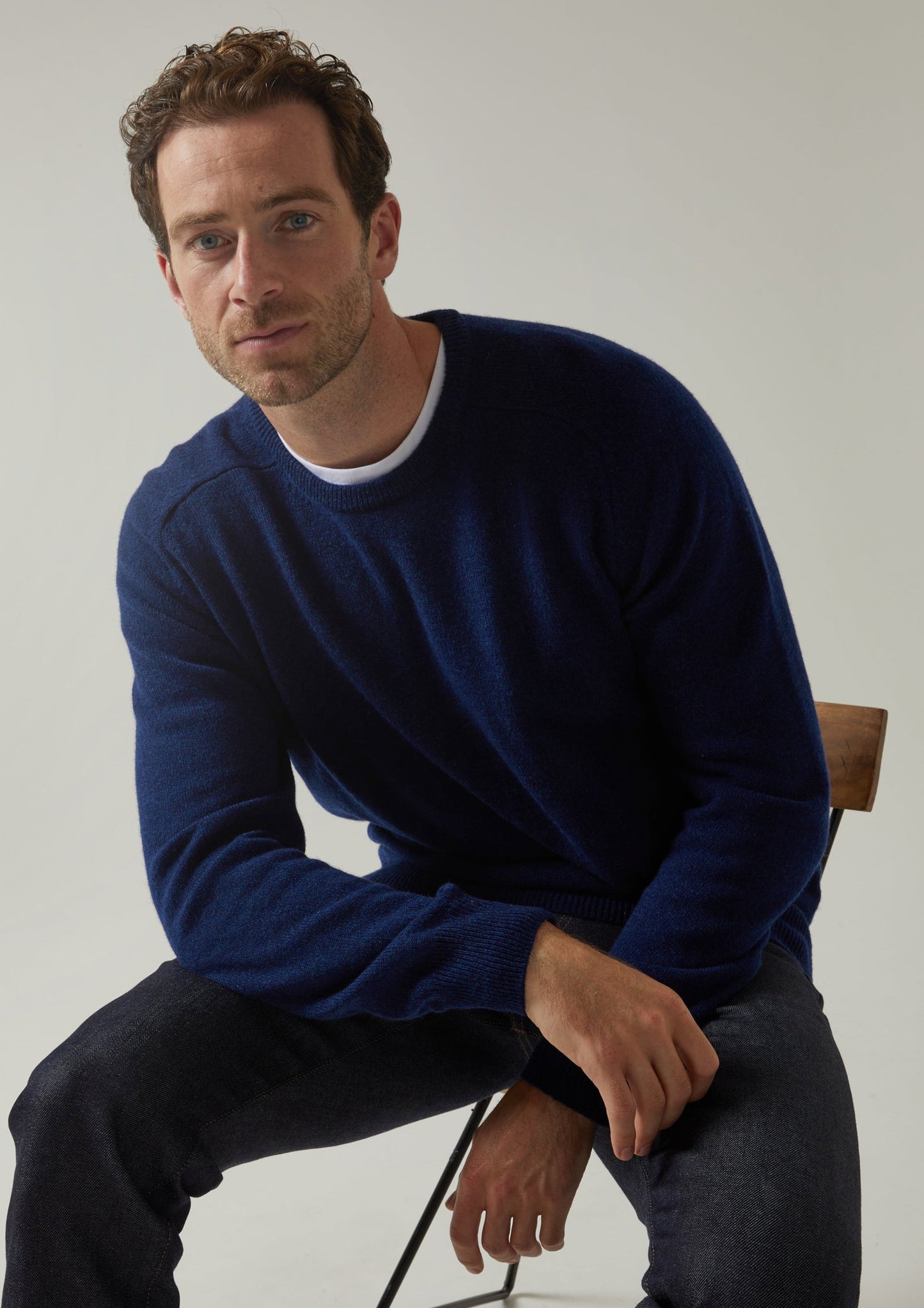 Maglione da uomo in lana d'agnello Dorset in indaco - vestibilità classica