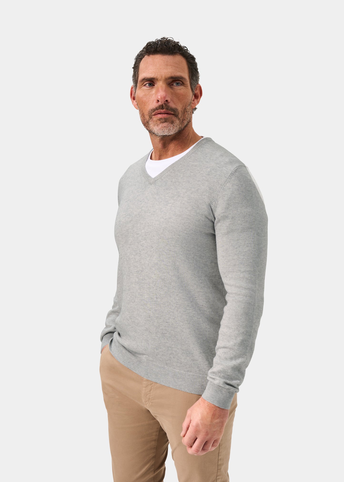 Men's Cotton Cashmere Vee Neck Jumper in Light Grey