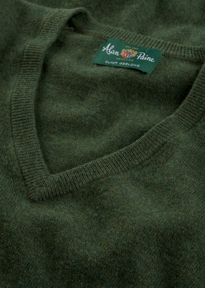 Men's Geelong Wool Vee Neck Jumper in Rosemary