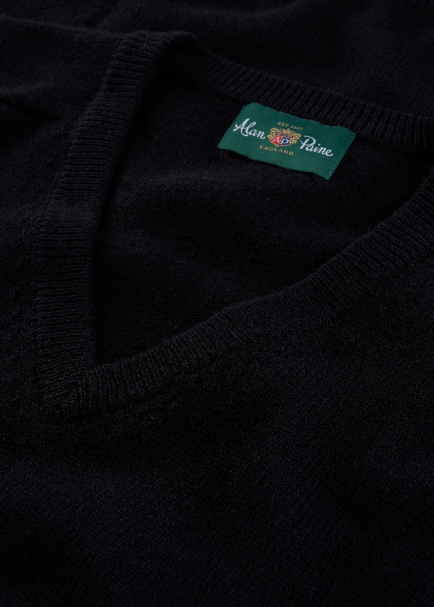 Men's Lambswool Vee Neck Jumper in Black