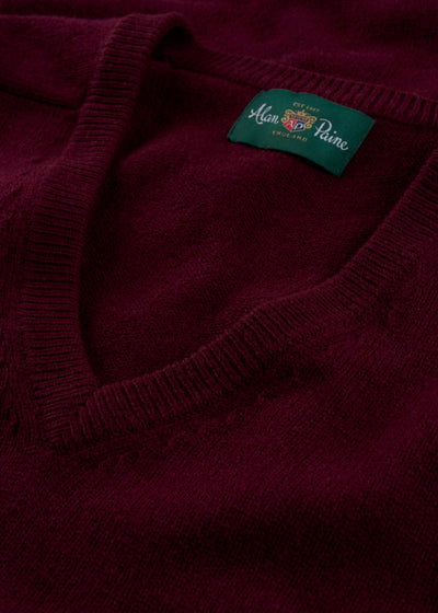 Men's Lambswool Vee Neck Jumper in Bordeaux