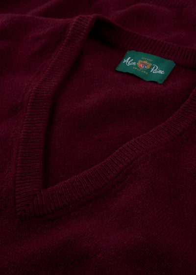 Men's Lambswool Slipover Vee Neck Jumper in Bordeaux
