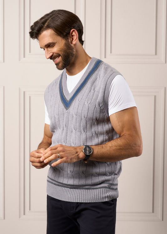 Maglione da cricket a trecce in lana merino di Grafton in misto grigio chiaro - Vestibilità regolare