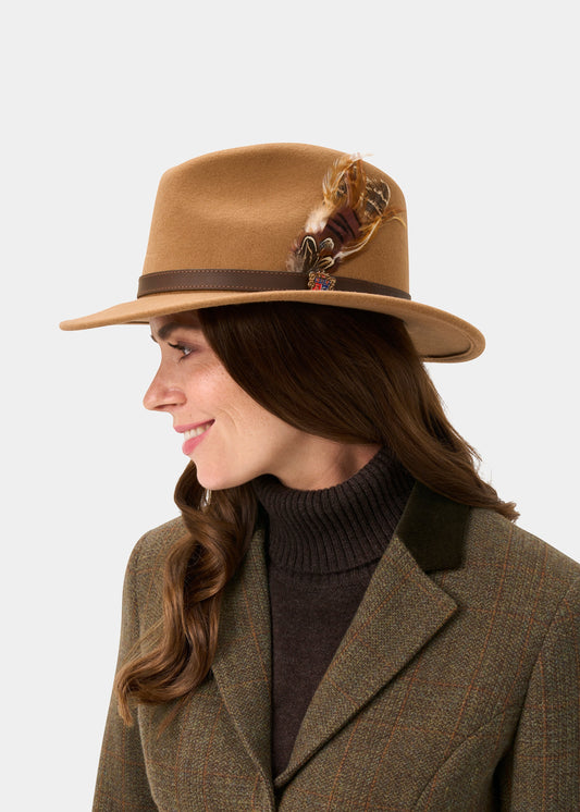 Richmond Unisex Felt Hat With Feather In Camel