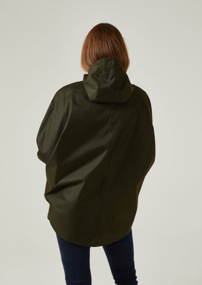 Mantella impermeabile Fernley da donna nel bosco