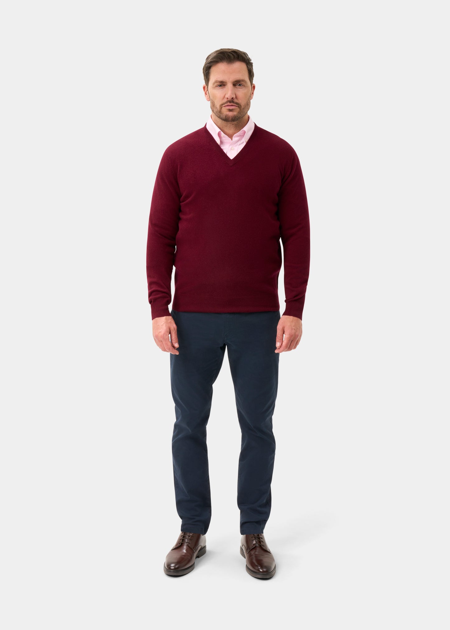 Men's Lambswool Vee Neck Jumper in Garnet