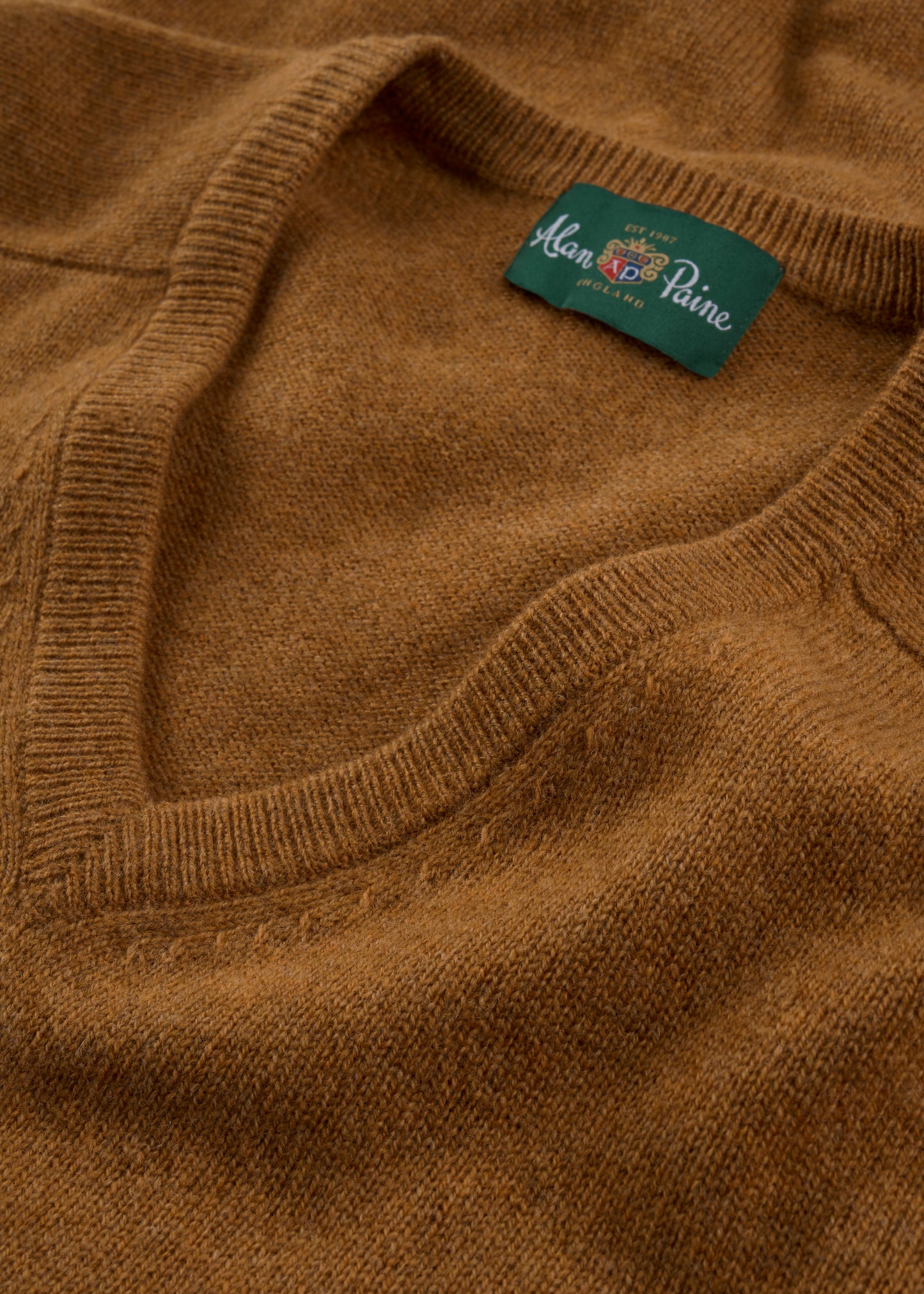 Men's Lambswool Vee Neck Jumper in Gazelle