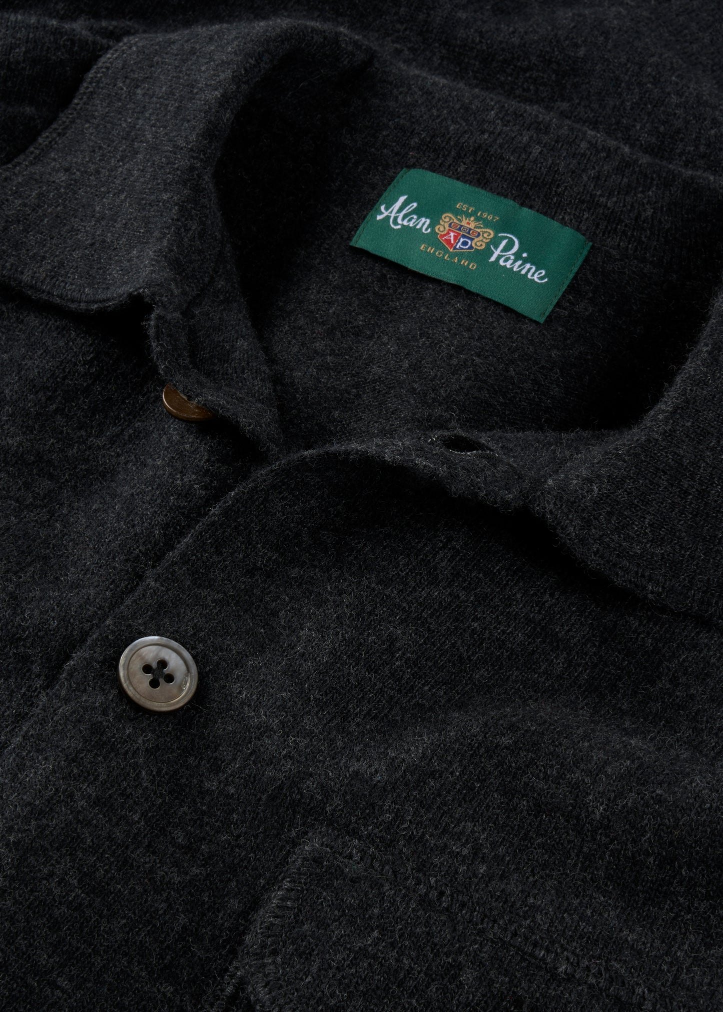 Men's knitted long sleeve shirt in charcoal